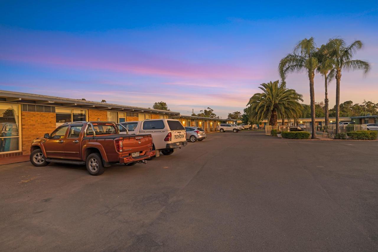 Plainsman Motel Forbes Exterior photo