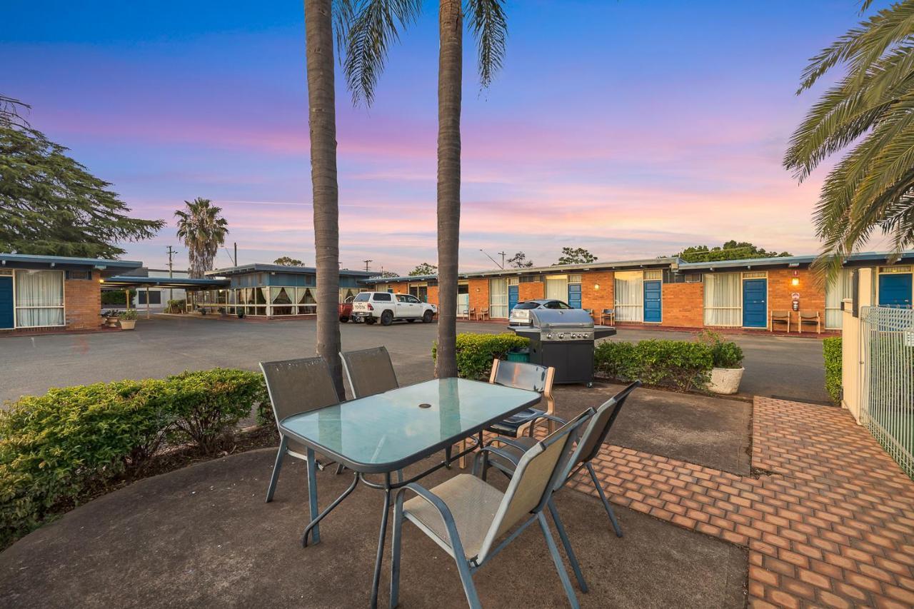 Plainsman Motel Forbes Exterior photo