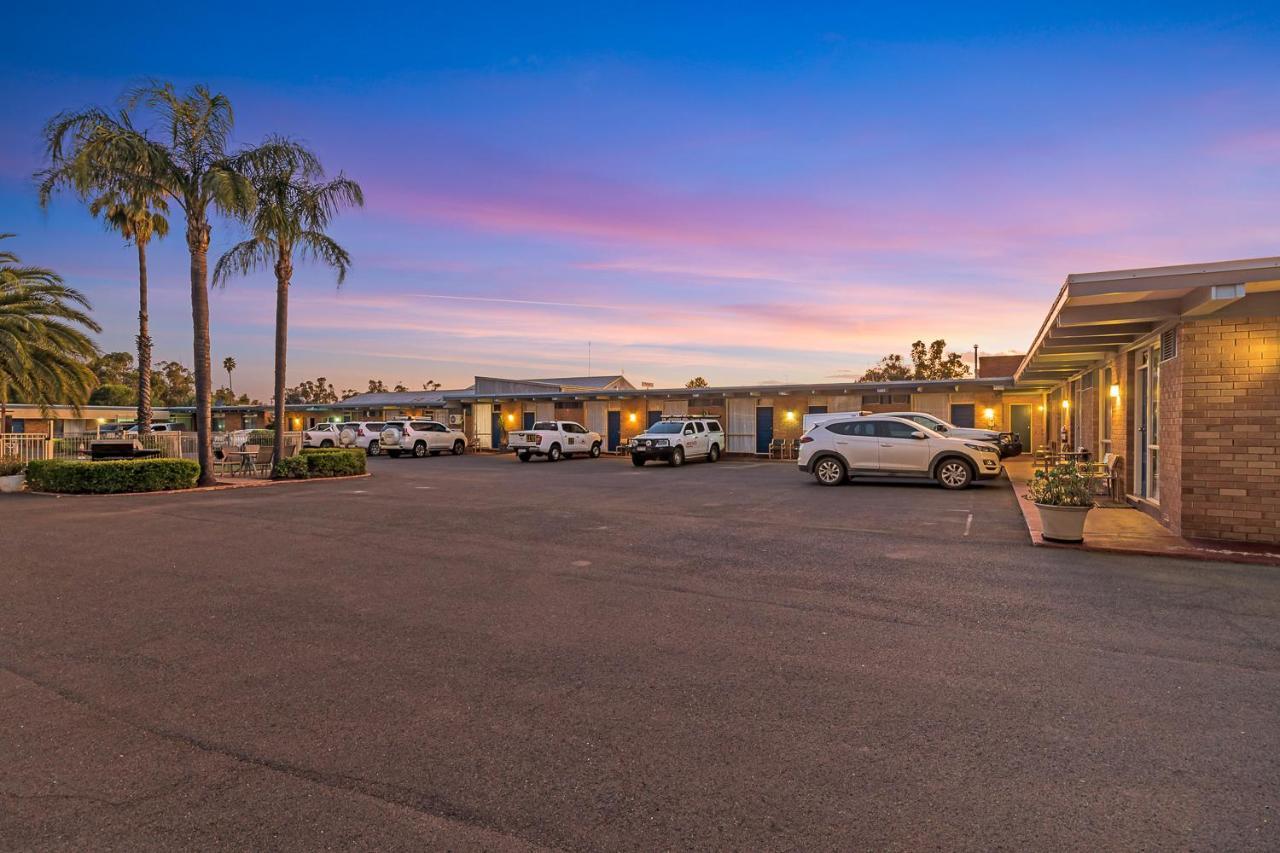 Plainsman Motel Forbes Exterior photo