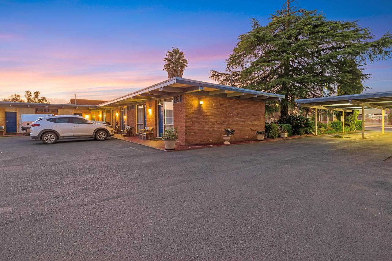 Plainsman Motel Forbes Exterior photo