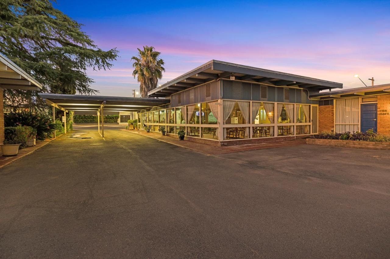 Plainsman Motel Forbes Exterior photo